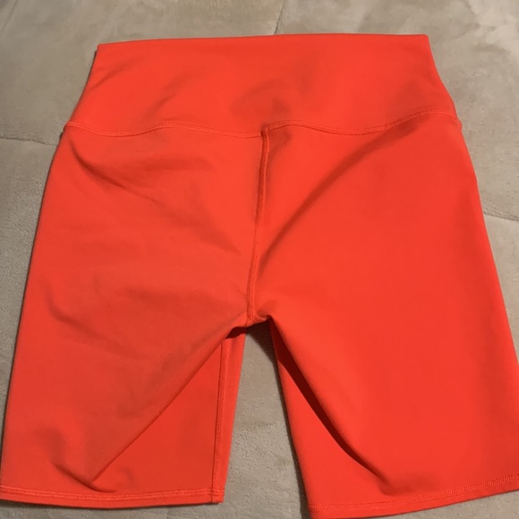 ALO YOGA 7" High-Waist Biker Short - Red Hot Summer ❤️🔥 - Picture 3 of 5